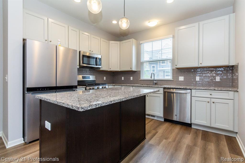4931 Treeside Lane Troy, MI 48098 - Photo 10 of 32