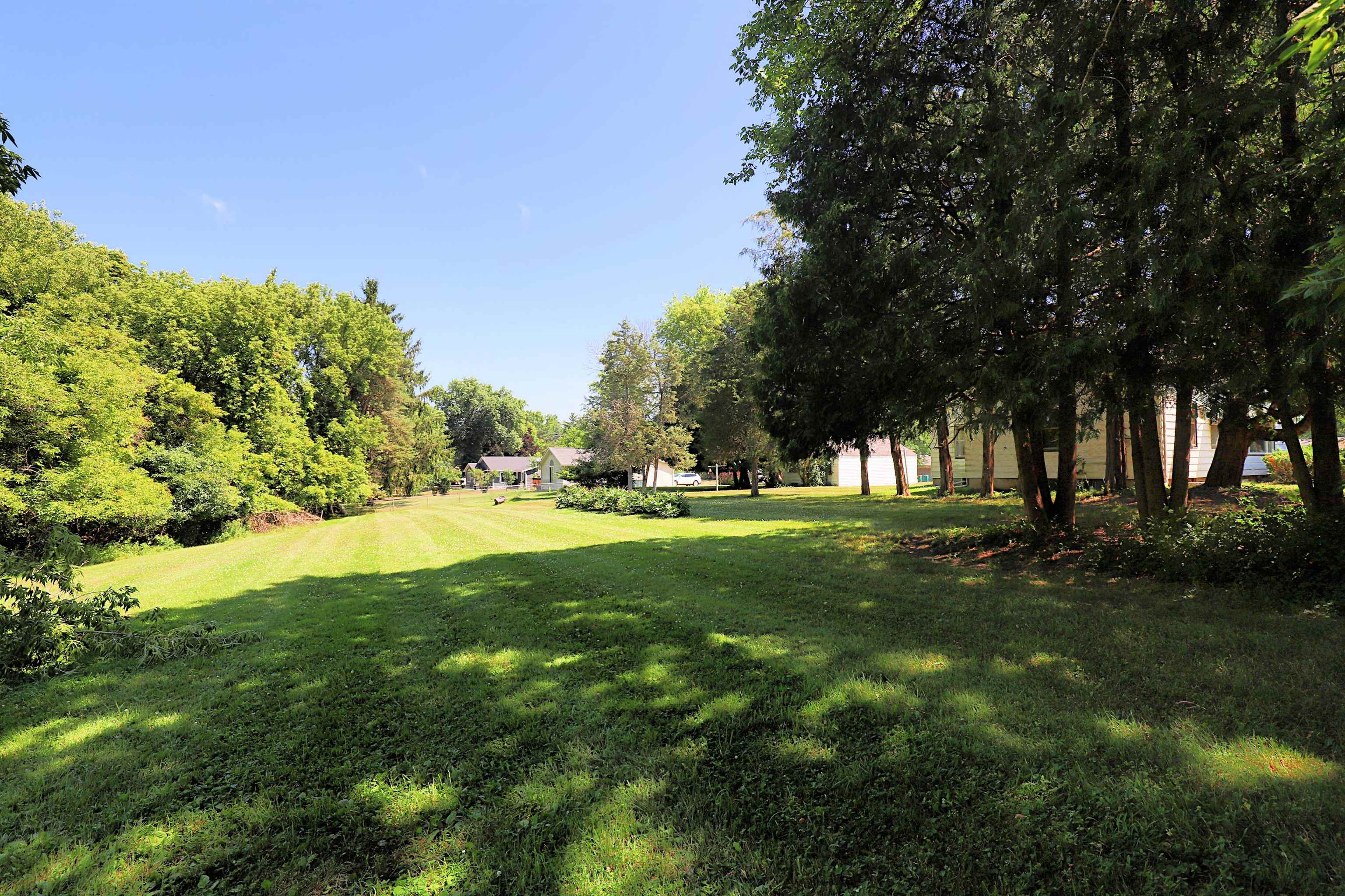 825 East River Road Flushing, MI 48433 - Photo 25 of 32