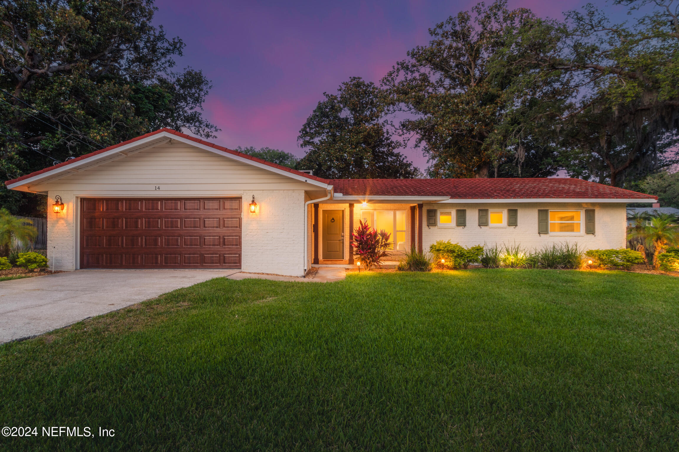 14 Park Terrace Drive St. Augustine, FL 32080 - Photo 37 of 42 a front view of a house with a garden