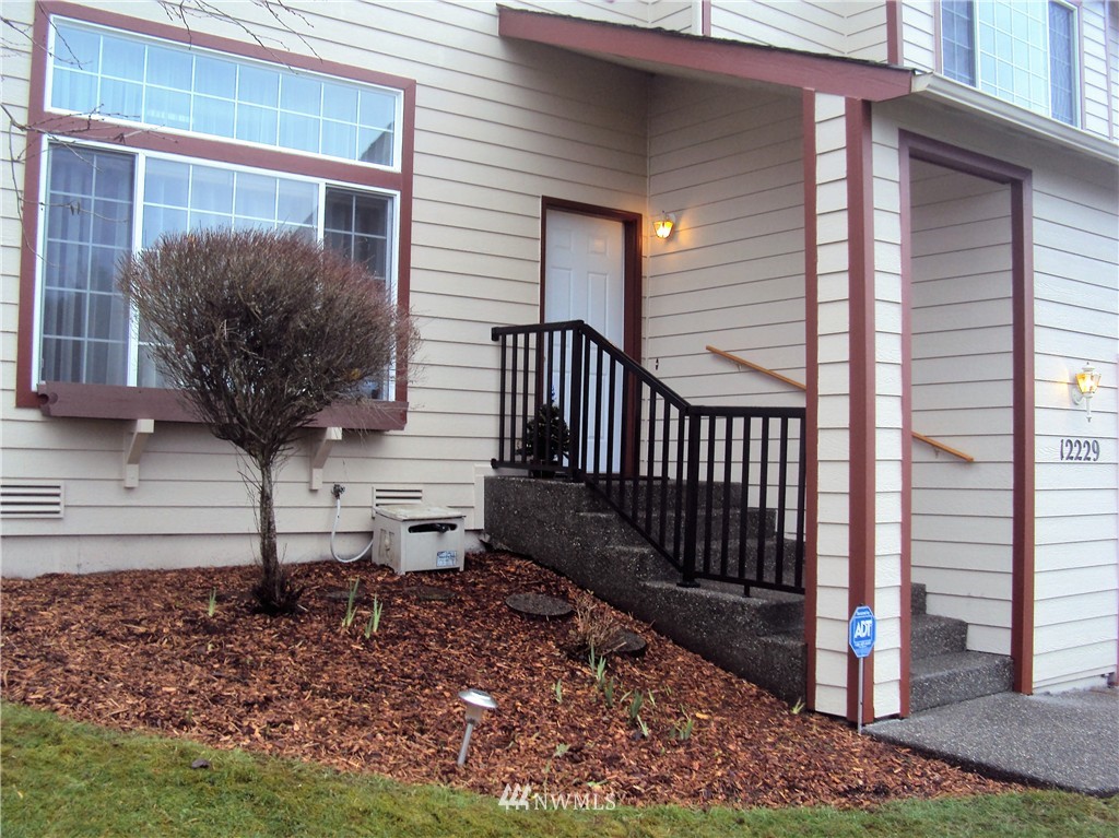 12229 Northeast 169th Street Bothell, WA 98011 - Photo 2 of 15 Gallery Image 2