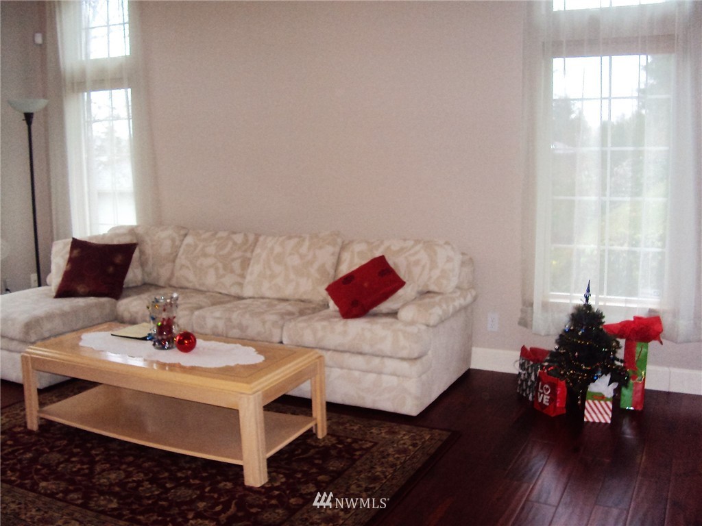 12229 Northeast 169th Street Bothell, WA 98011 - Photo 5 of 15 Gallery Image 5