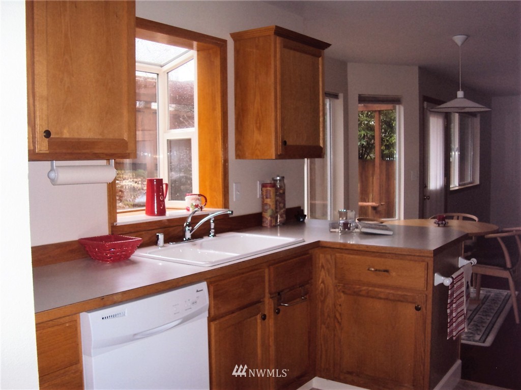 12229 Northeast 169th Street Bothell, WA 98011 - Photo 7 of 15 Gallery Image 7