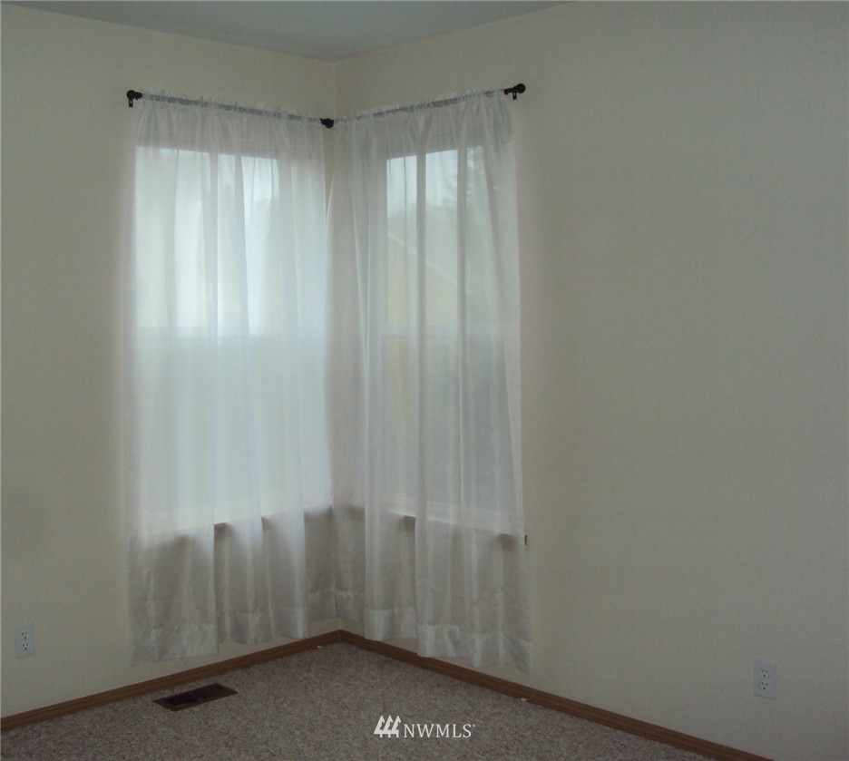 12229 Northeast 169th Street Bothell, WA 98011 - Photo 9 of 15 Gallery Image 9