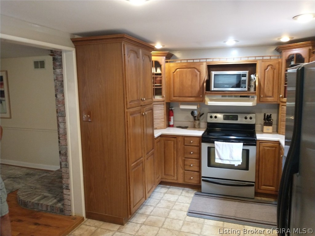 8827 North Middlefork Road Dupont, IN 47231 - Photo 10 of 75