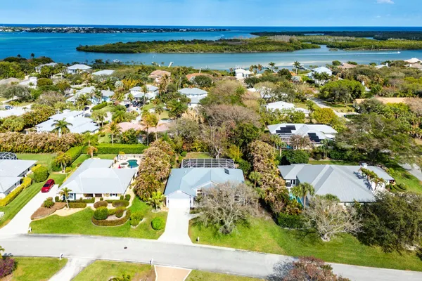 $800,000 | 3741 Southeast Bowsprit Court, Stuart, FL 34997