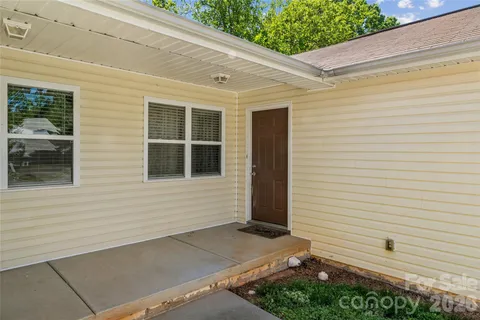 $395,000 | 329 West McNeely Avenue, Mooresville, NC 28115