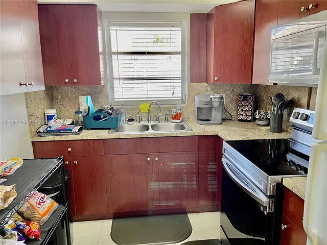 $2,400 | 7328 Southwest 82nd Street, Unit B113, Miami, FL 33143