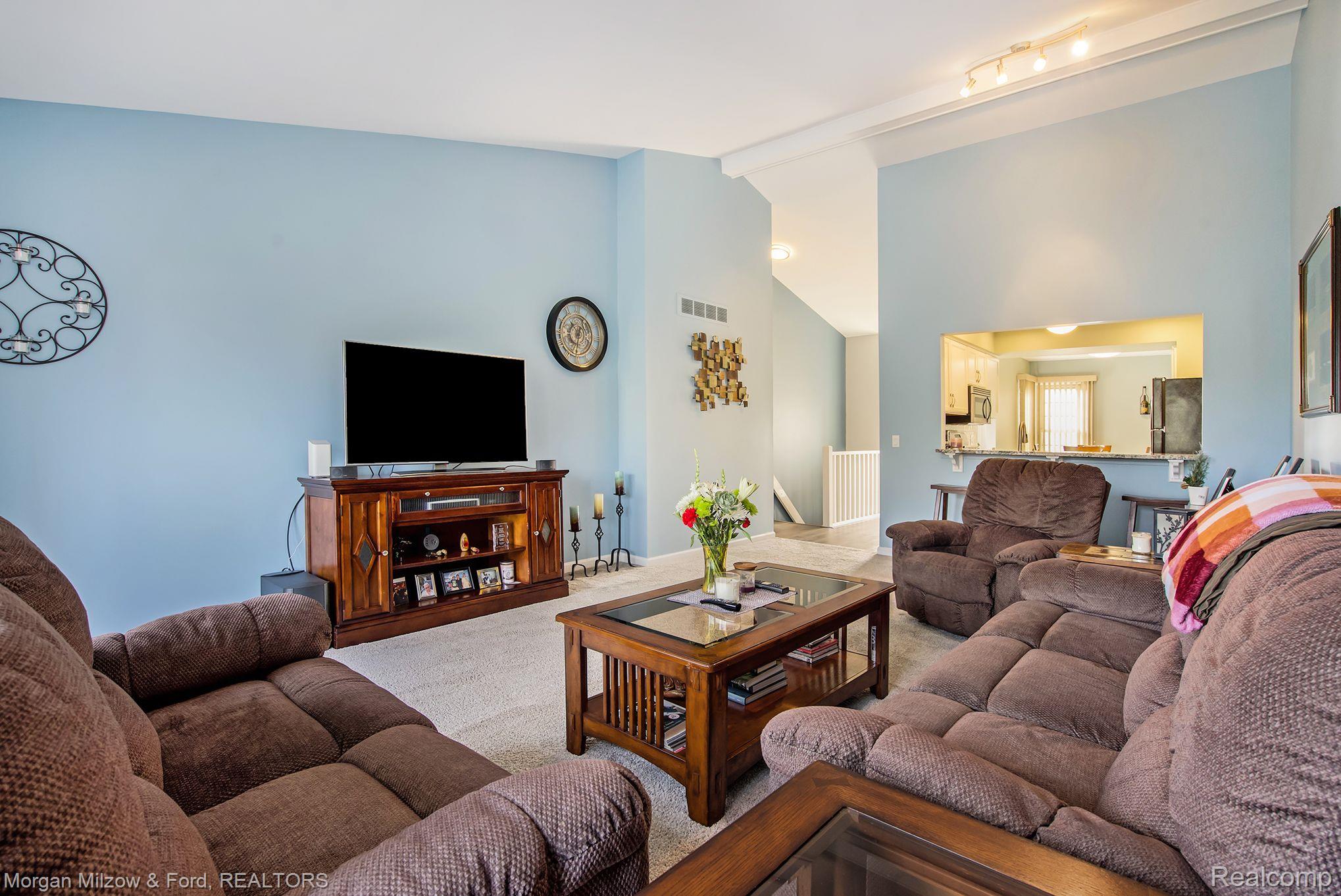 15475 Heather Ridge Trail Clinton Township, MI 48038 - Photo 5 of 24 Loads of living space