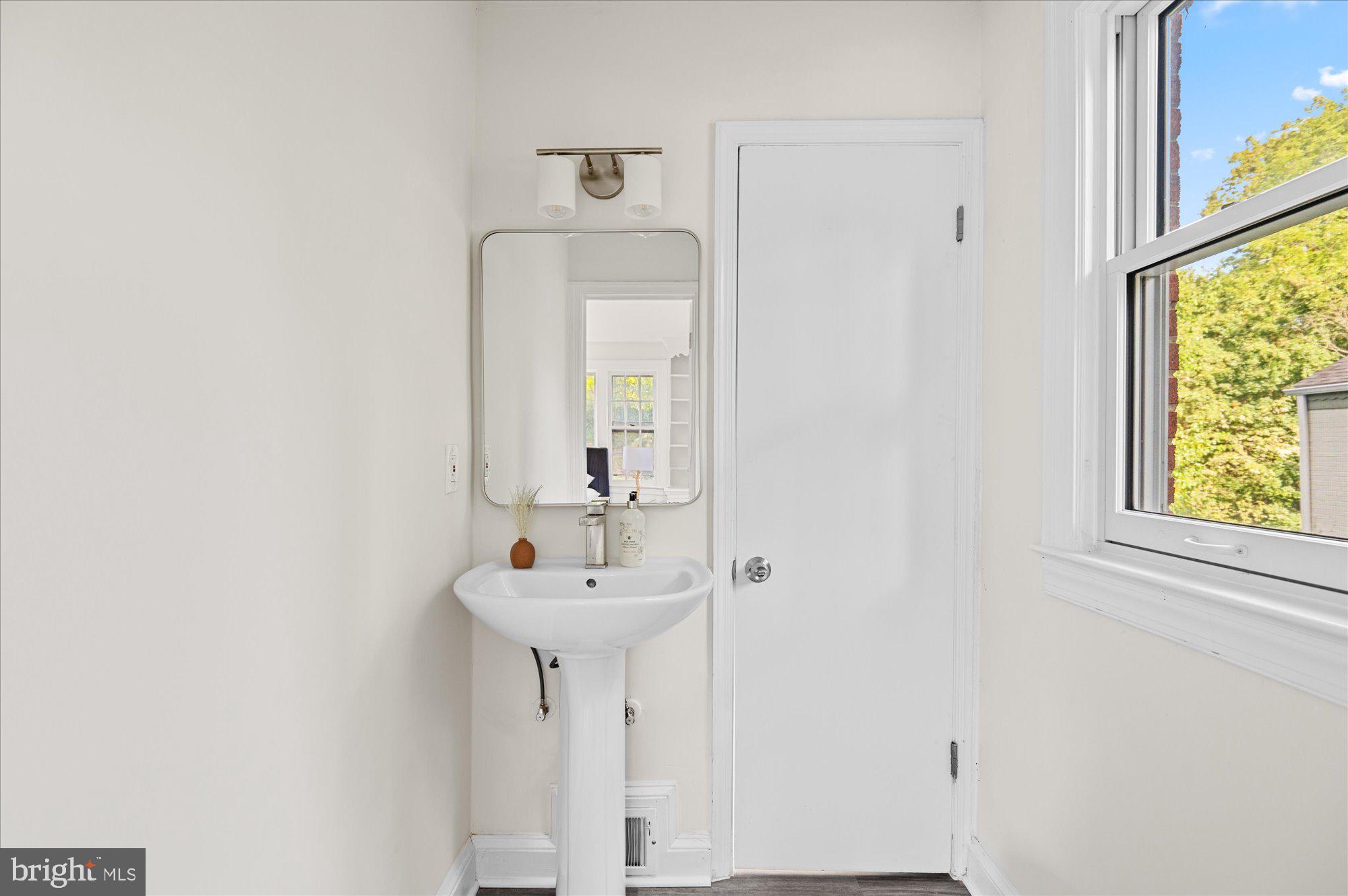 9334 Harvey Road Silver Spring, MD 20910 - Photo 27 of 53