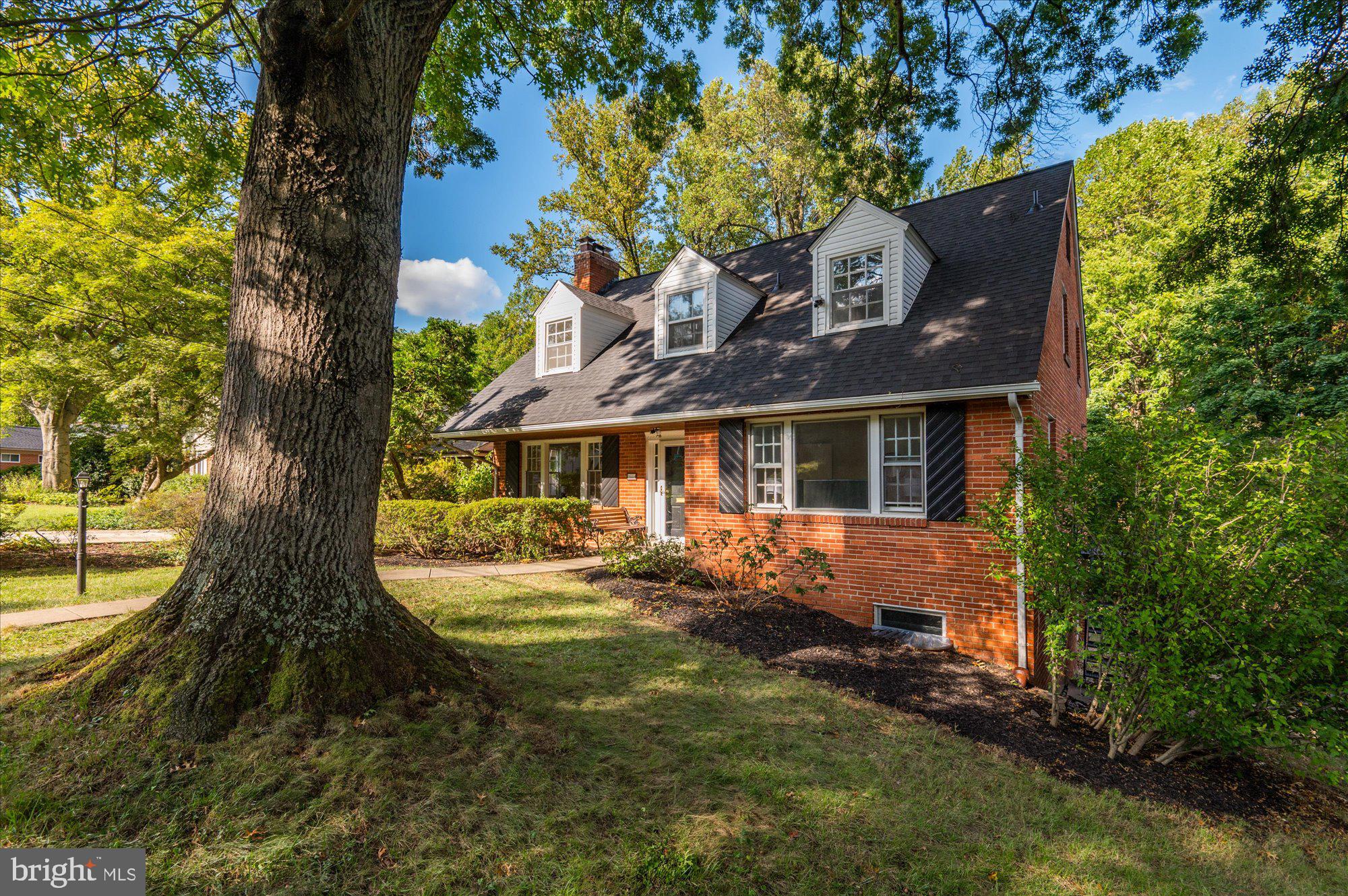 9334 Harvey Road Silver Spring, MD 20910 - Photo 3 of 53