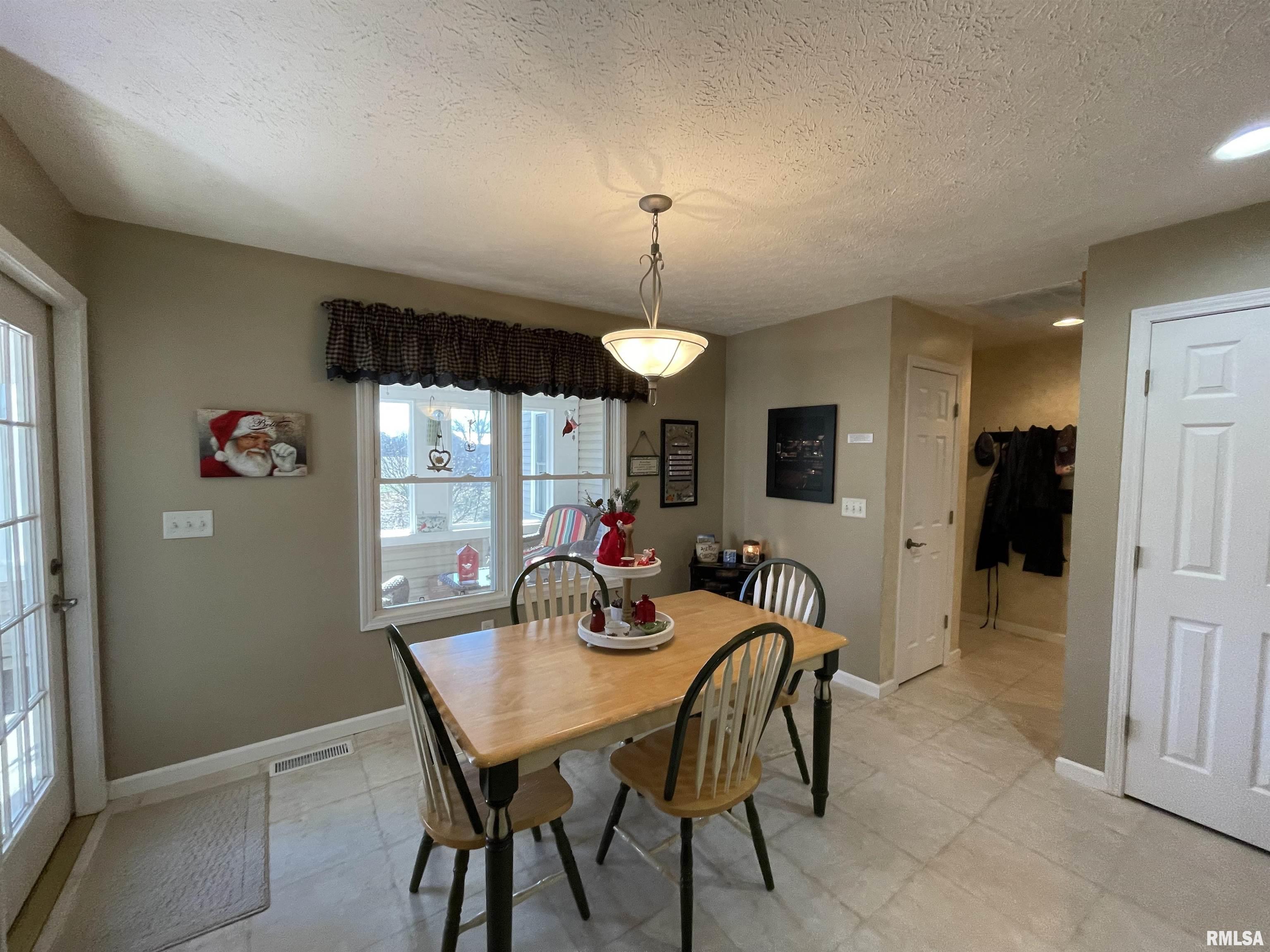 16061 Caplinger Pond Road Marion, IL 62959 - Photo 11 of 35 Gallery Image 11