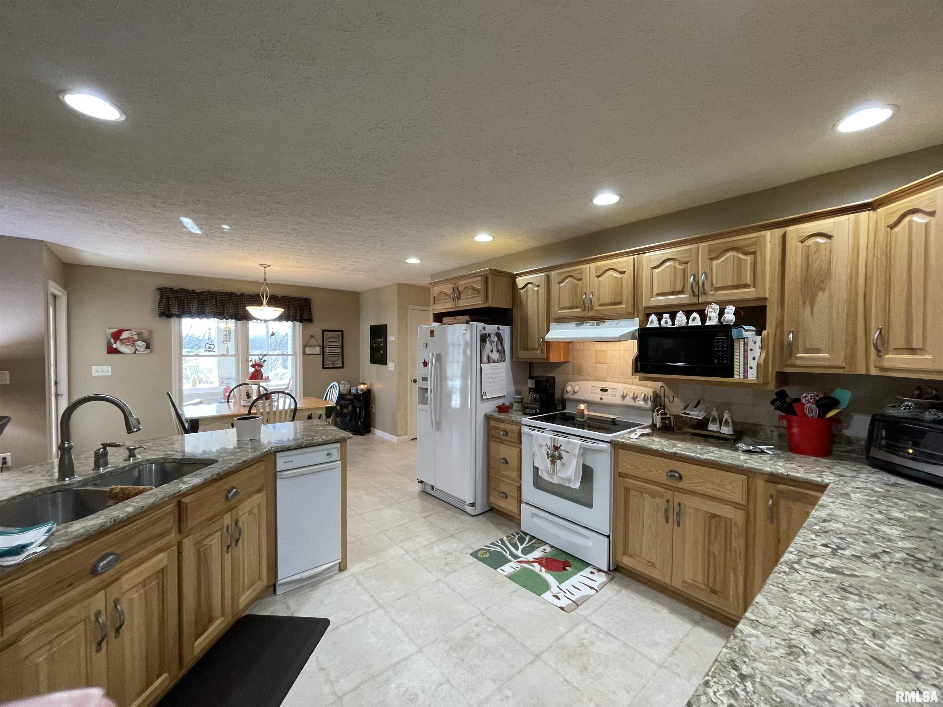 16061 Caplinger Pond Road Marion, IL 62959 - Photo 9 of 35 Gallery Image 9