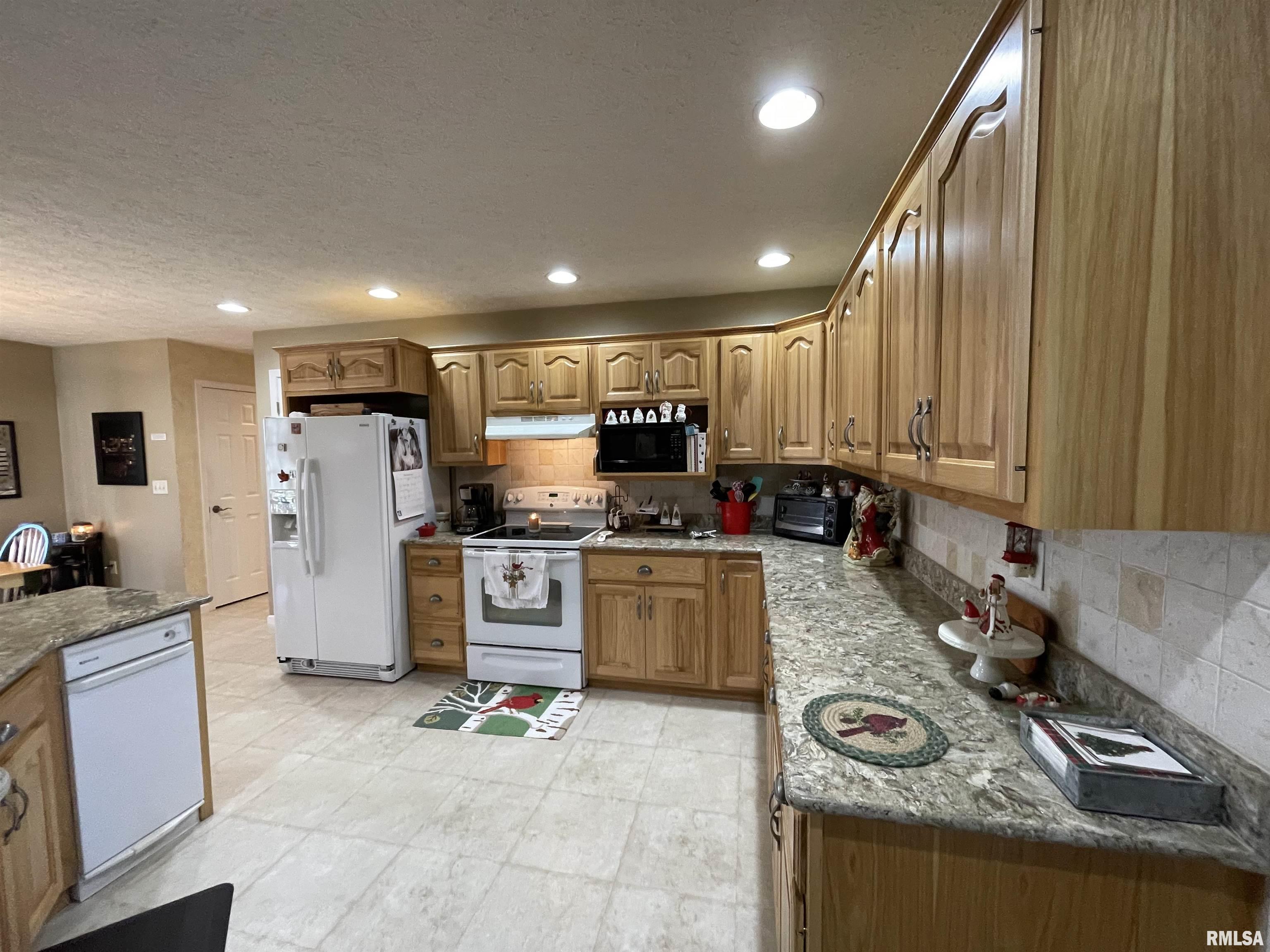 16061 Caplinger Pond Road Marion, IL 62959 - Photo 10 of 35 Gallery Image 10
