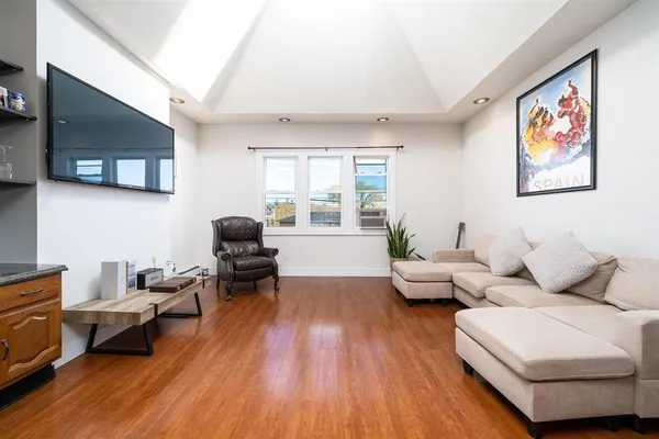 $2,900 | 55 Bowers Street, Unit 3, Jersey City, NJ 07307