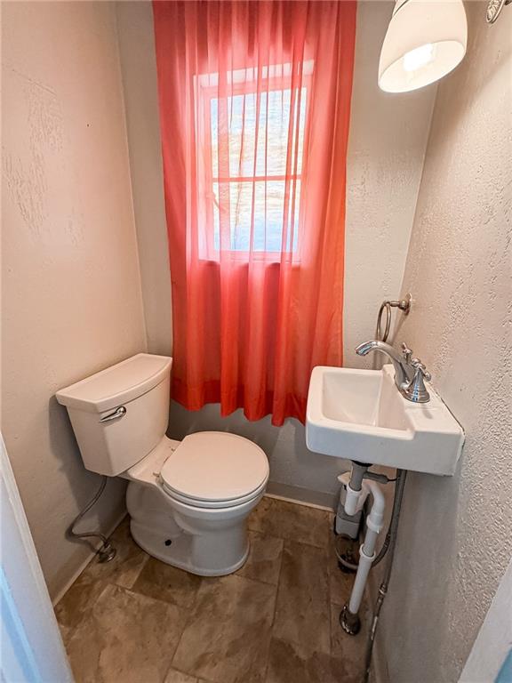 2710 Henderson Road White Oak, PA 15131 - Photo 6 of 15
