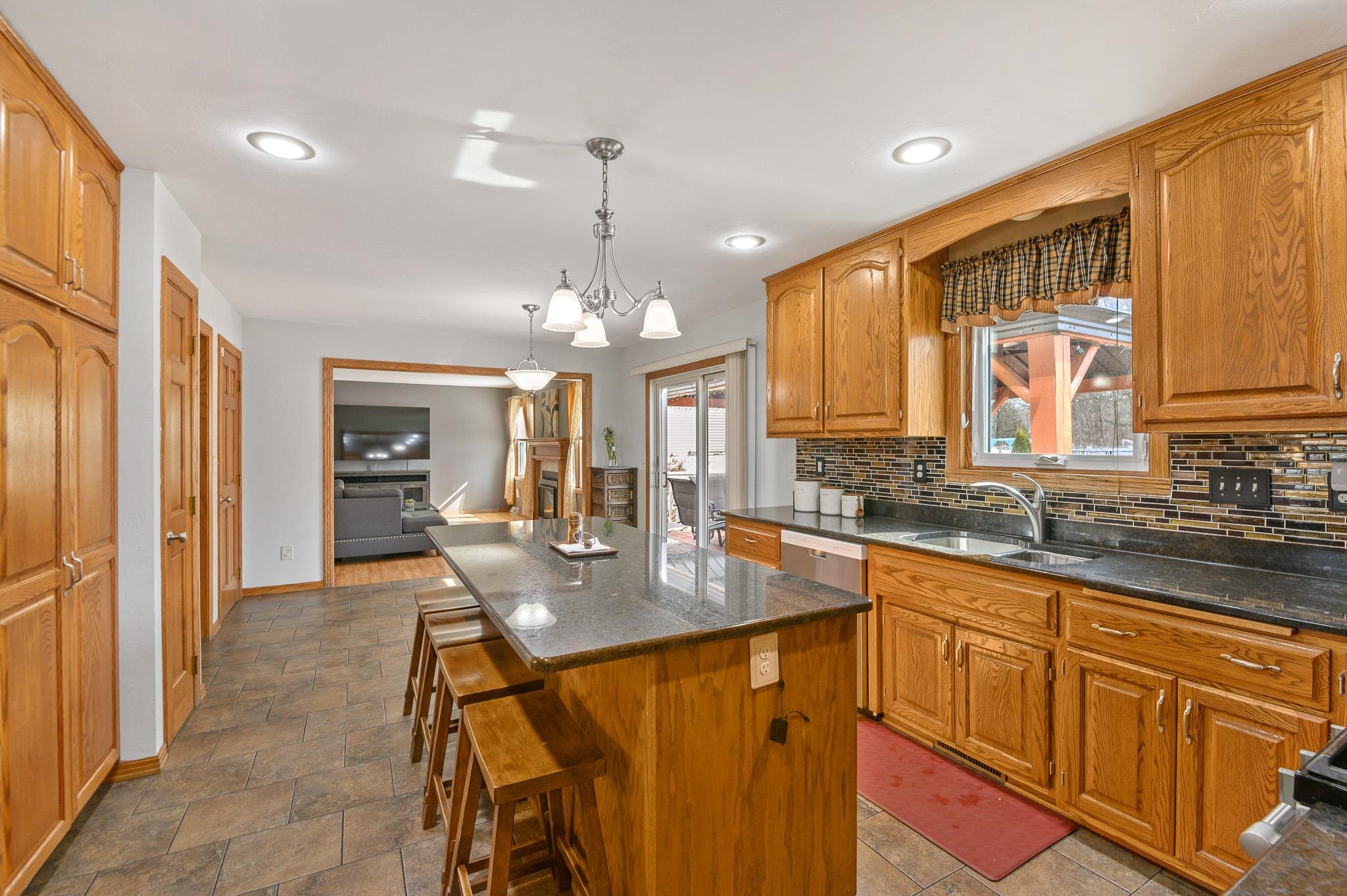 3063 Devroy Lane Green Bay, WI 54313 - Photo 8 of 46