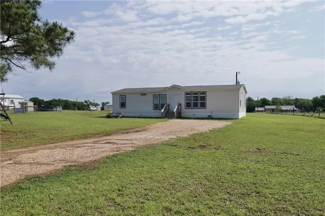 $275,000 | 1048 County Road 402, Dime Box, TX 77853
