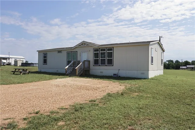 $275,000 | 1048 County Road 402, Dime Box, TX 77853