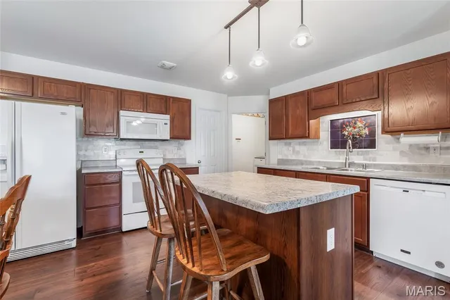 $347,500 | 1007 Sweet River Drive, St. Paul, MO 63366