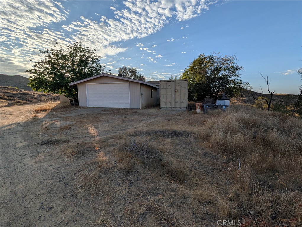 16690 Harris Road Perris, CA 92570 - Photo 2 of 11 Garage View