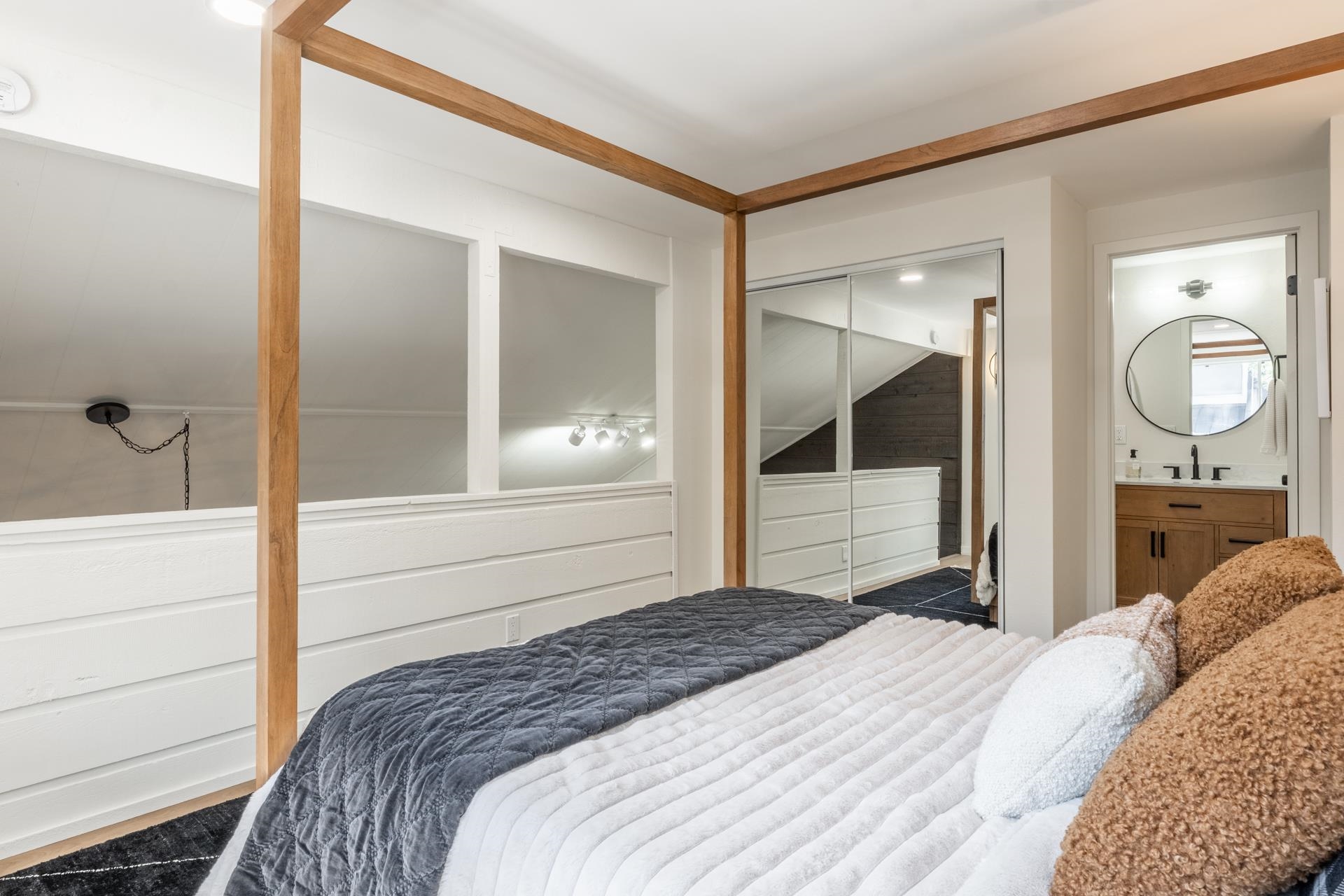 2289 Sierra Nevada Road, Unit F15 Mammoth Lakes, CA 93546 - Photo 31 of 44 a bedroom with a bed and a mirror