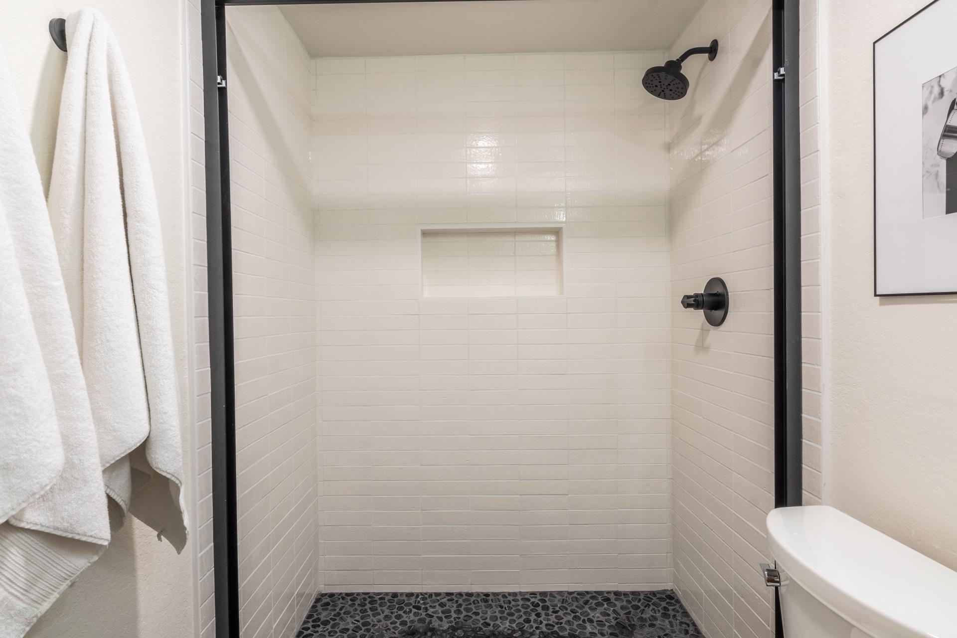2289 Sierra Nevada Road, Unit F15 Mammoth Lakes, CA 93546 - Photo 33 of 44 a bathroom with a sink and toilet