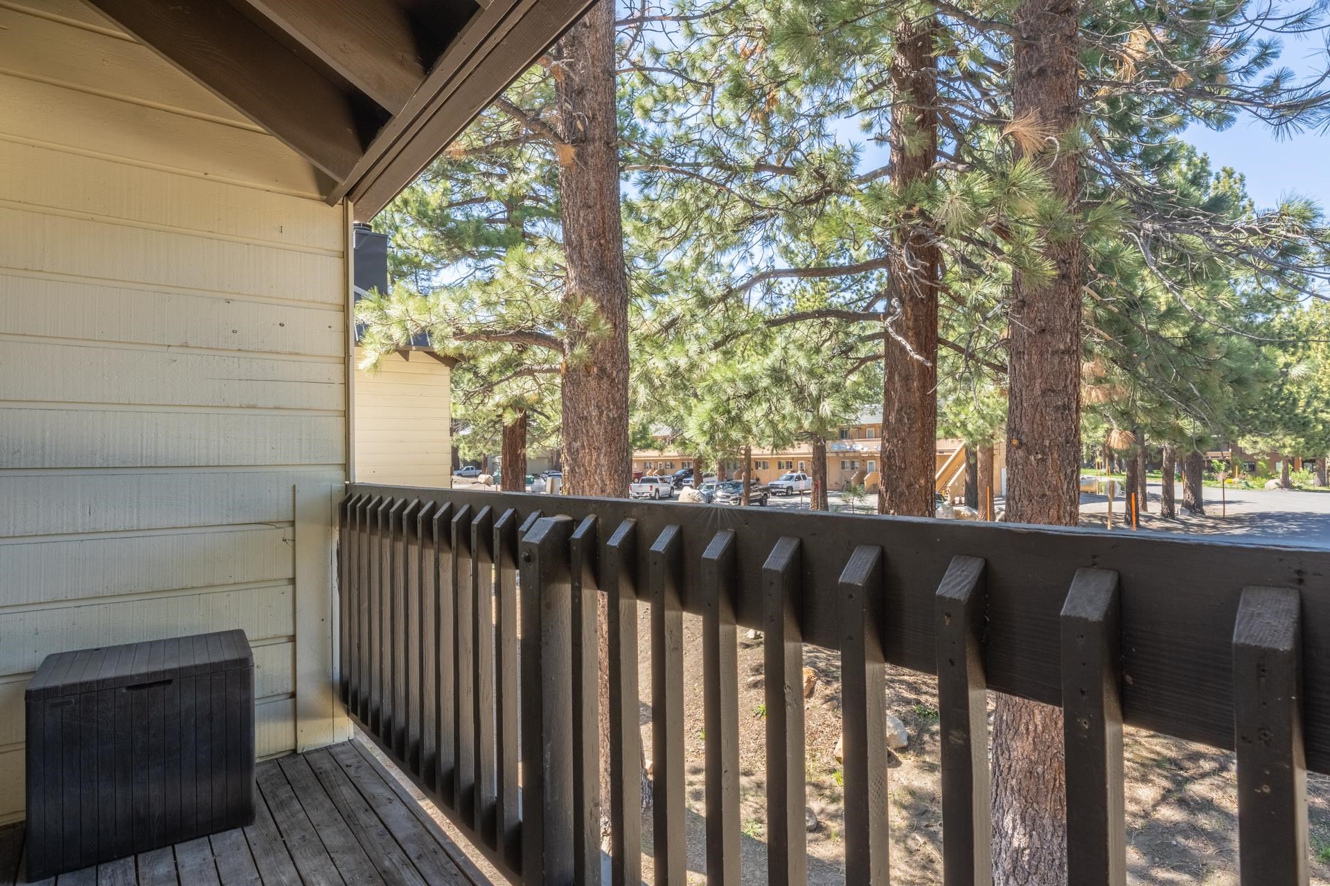 2289 Sierra Nevada Road, Unit F15 Mammoth Lakes, CA 93546 - Photo 38 of 44 a view of a porch