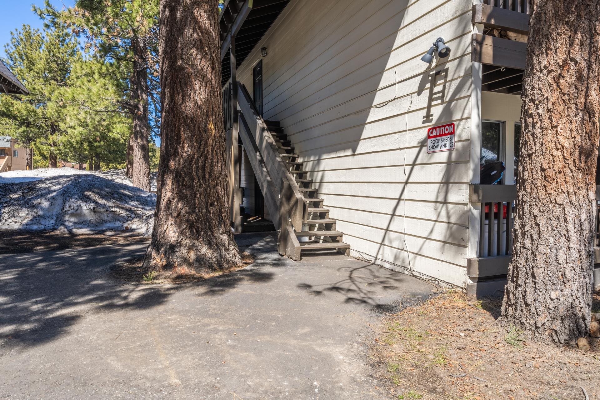 2289 Sierra Nevada Road, Unit F15 Mammoth Lakes, CA 93546 - Photo 41 of 44 a view of backyard of the house