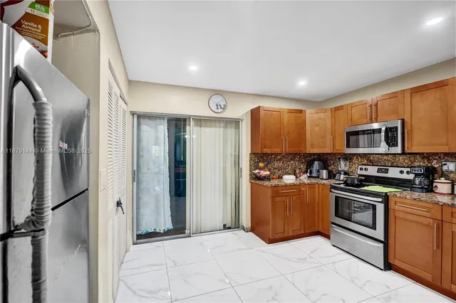 $310,000 | 2419 Northwest 11th Street, Unit 21D, Miami, FL 33125