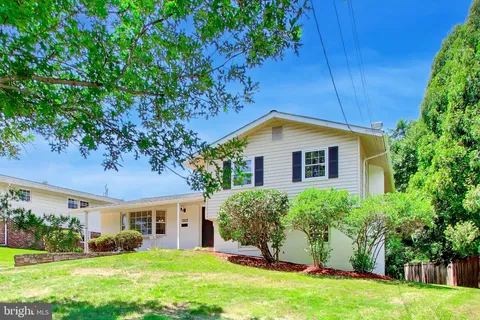$1,095,000 | 11832 Enid Drive, Potomac, MD 20854