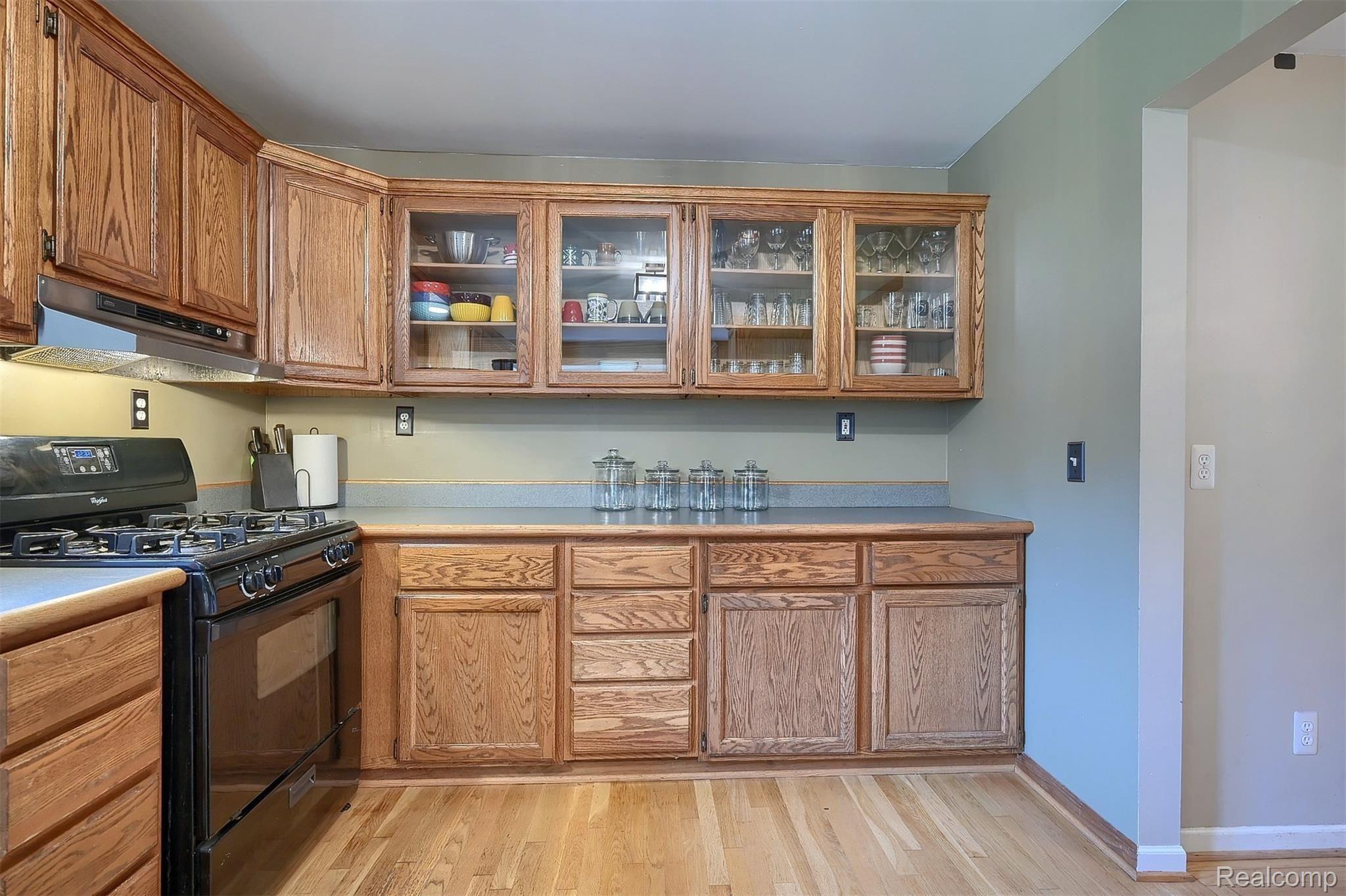 1153 Hemingway Road Lake Orion, MI 48360 - Photo 13 of 32 10-Kitchen-3rd-View.jpg