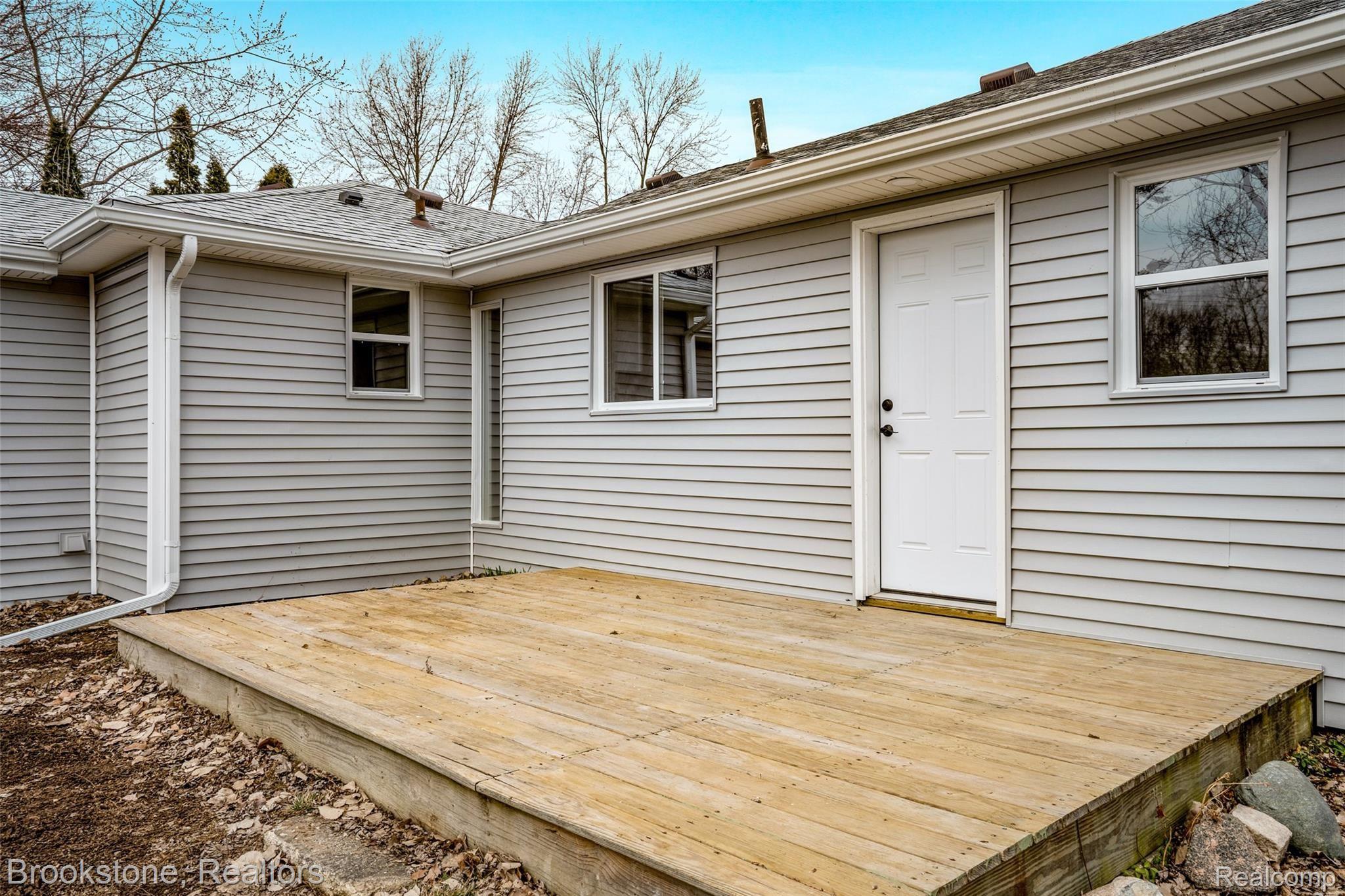 140 Michelson Road Rochester, MI 48307 - Photo 26 of 31 new deck, ready for BBQ's!