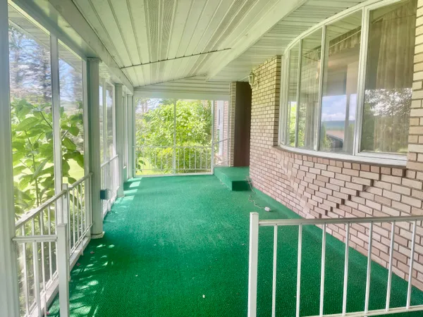 a view of an outdoor space