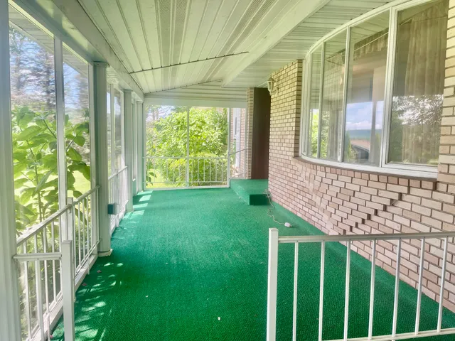 a view of an outdoor space