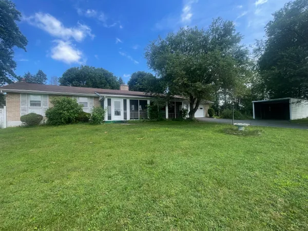 a view of a house with a yard