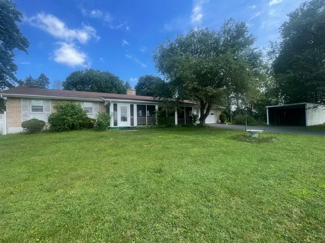 a view of a house with a yard