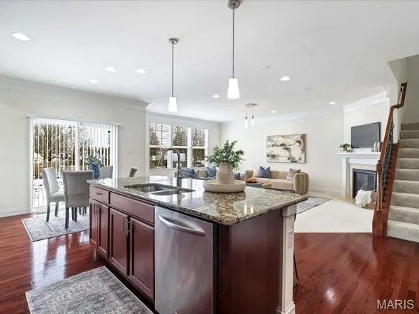 $869,999 | 718 Savannah Crossing Way, Chesterfield, MO 63017