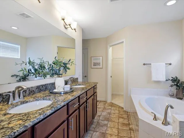 $919,900 | 718 Savannah Crossing Way, Chesterfield, MO 63017