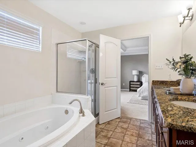 $919,900 | 718 Savannah Crossing Way, Chesterfield, MO 63017