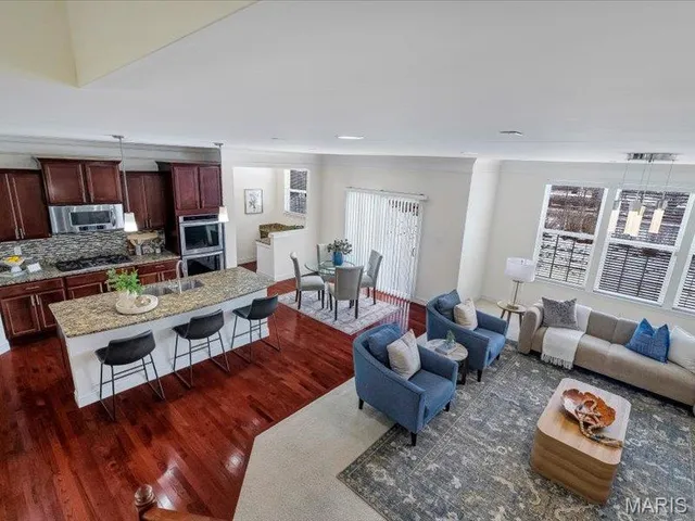 $919,900 | 718 Savannah Crossing Way, Chesterfield, MO 63017