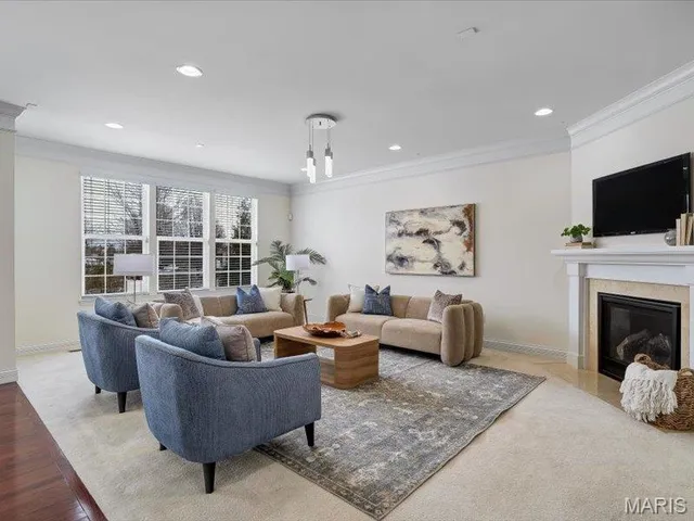 $919,900 | 718 Savannah Crossing Way, Chesterfield, MO 63017