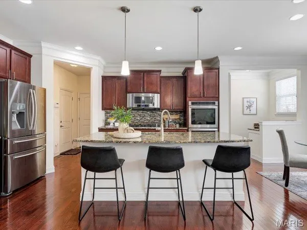 $869,999 | 718 Savannah Crossing Way, Chesterfield, MO 63017