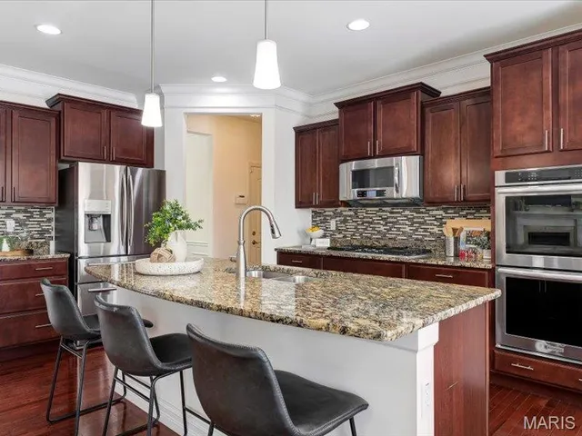 $919,900 | 718 Savannah Crossing Way, Chesterfield, MO 63017