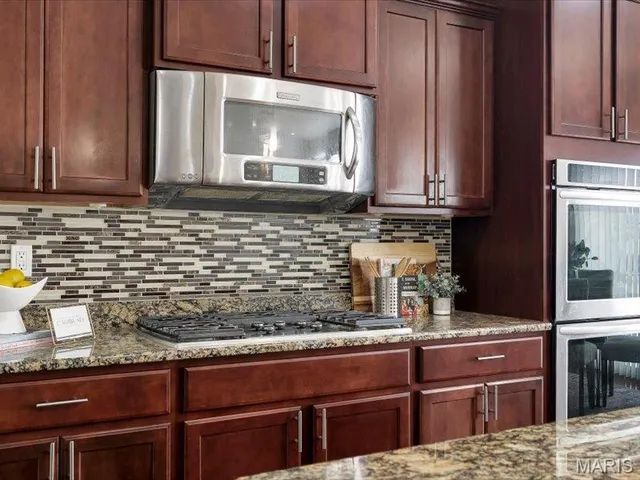 $919,900 | 718 Savannah Crossing Way, Chesterfield, MO 63017