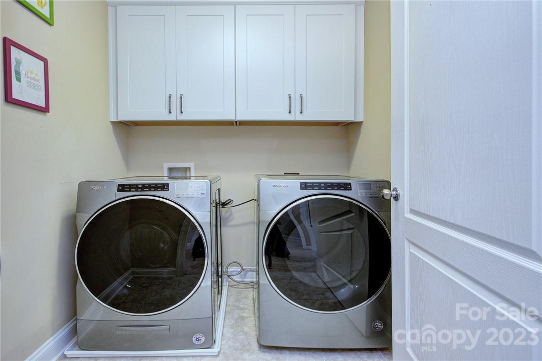 160 Kentmere Lane Clover, SC 29710 - Photo 32 of 37 a utility room with dryer and washer