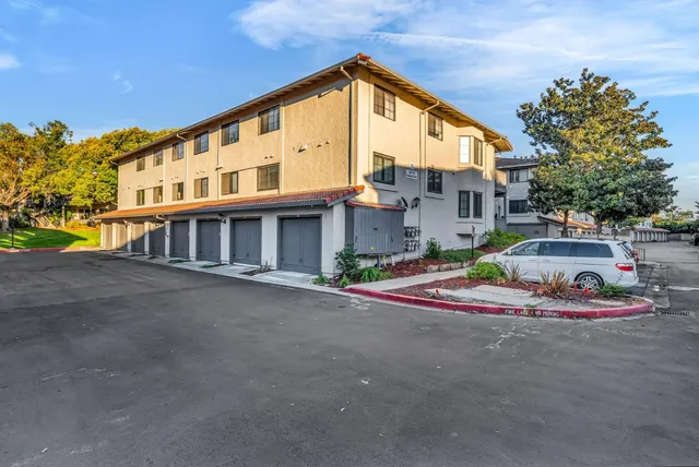 a house view with a outdoor space