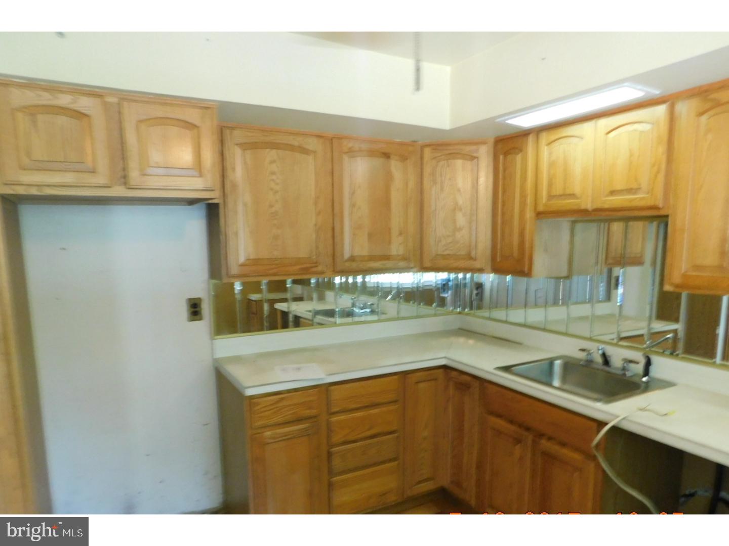 442 Hartford Road Mount Laurel, NJ 08054 - Photo 3 of 17