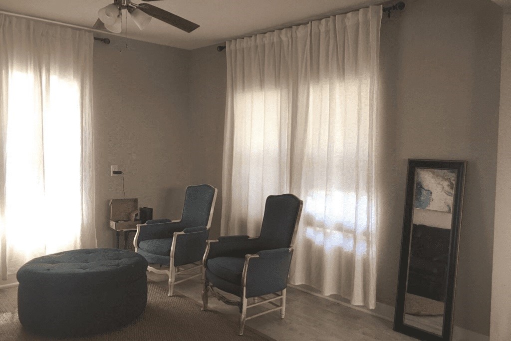6716 Jefferson Boulevard Groves, TX 77619 - Photo 22 of 34 a view of a livingroom with furniture and windows