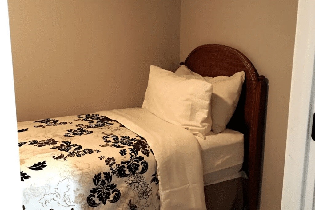 6716 Jefferson Boulevard Groves, TX 77619 - Photo 27 of 34 a bedroom with a bed and a chair