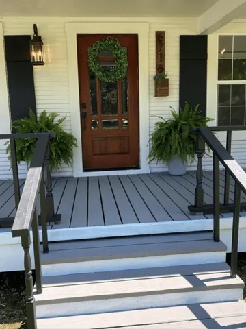 a view of entryway with a potted plant